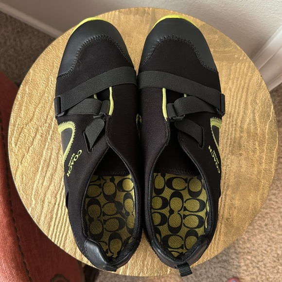 Coach Denver black/lime green
Neoprene running Sneakers Size 8.5 women’s - Picture 6 of 9